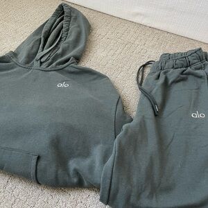 Alo sweatshirt and sweatpants